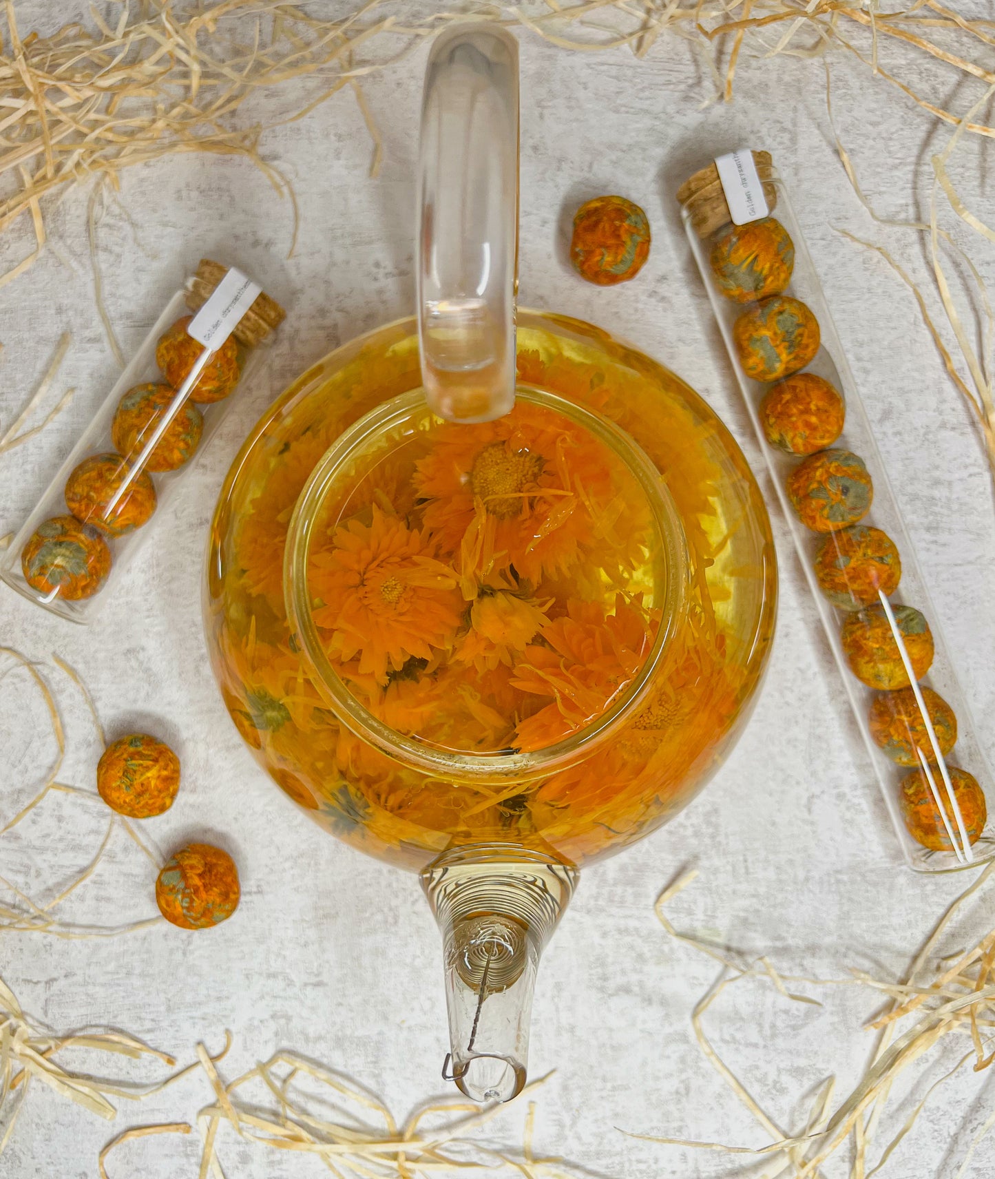 Golden Chrysanthemum - Blooming tea in glass with cork lid