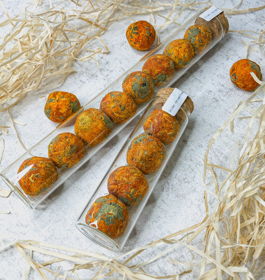 Golden Chrysanthemum - Blooming tea in glass with cork lid