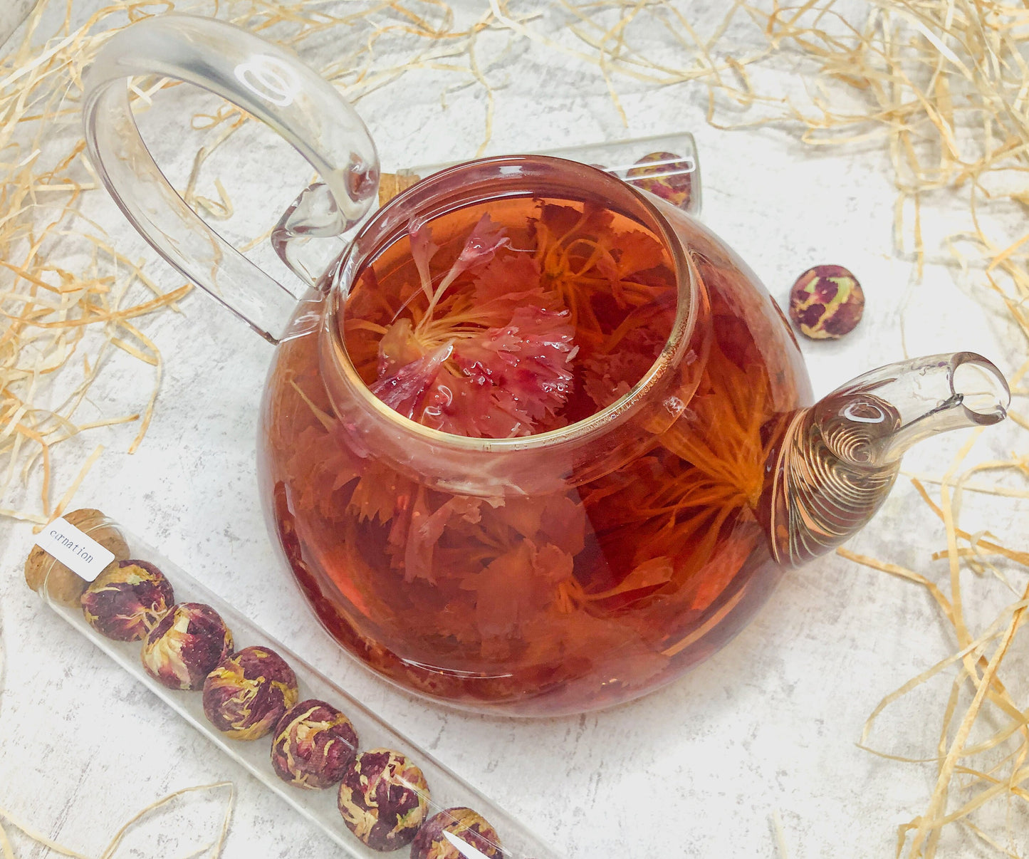 Nelke - Tee Blumen Kugel – Blühender Tee in Glas mit Korkdeckel - Tee Gastgeschenk im Glas